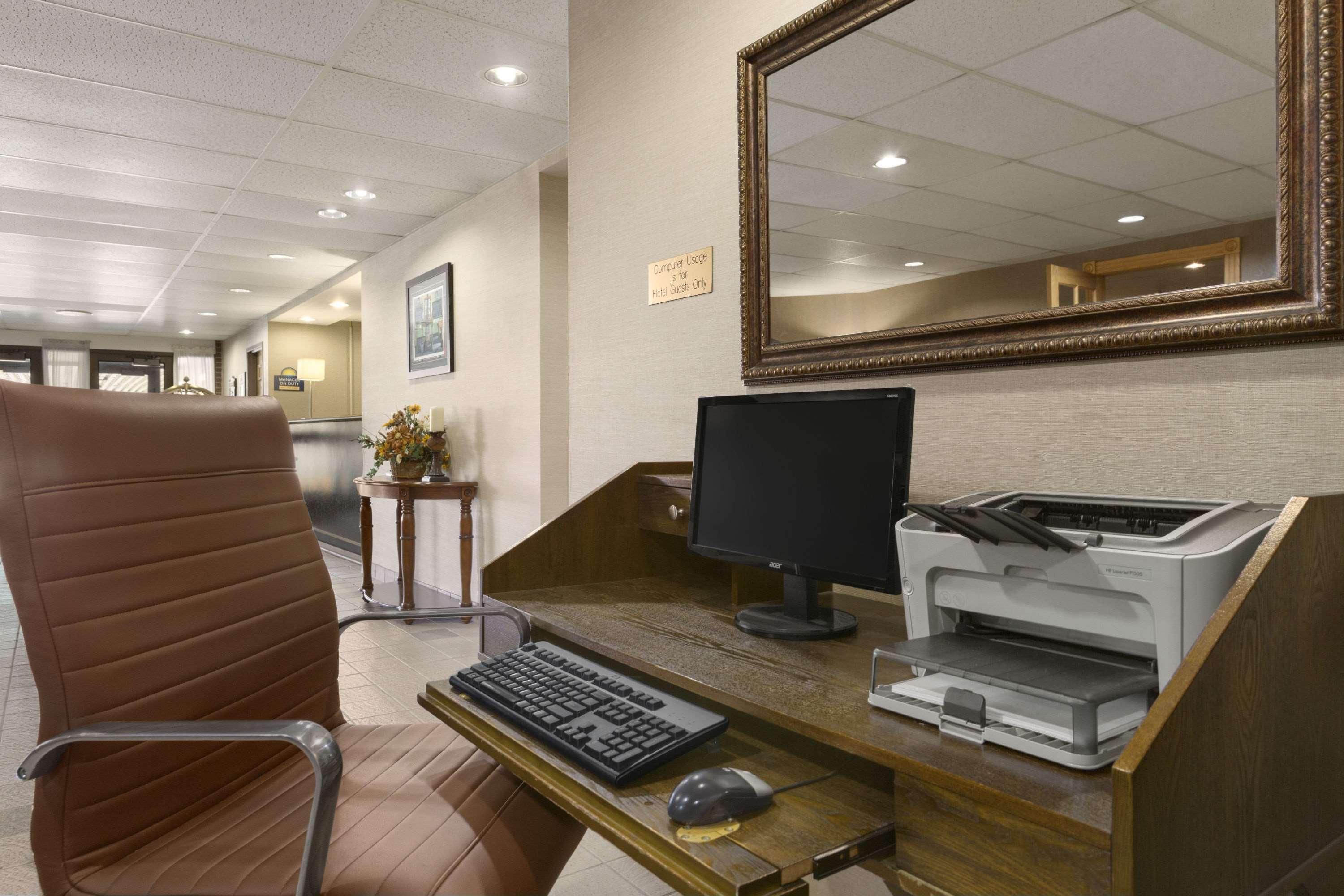 Days Inn By Wyndham Stephenville Exterior photo