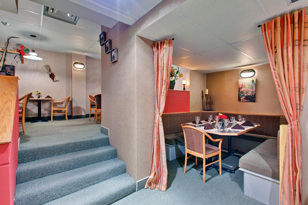 Days Inn By Wyndham Stephenville Restaurant photo