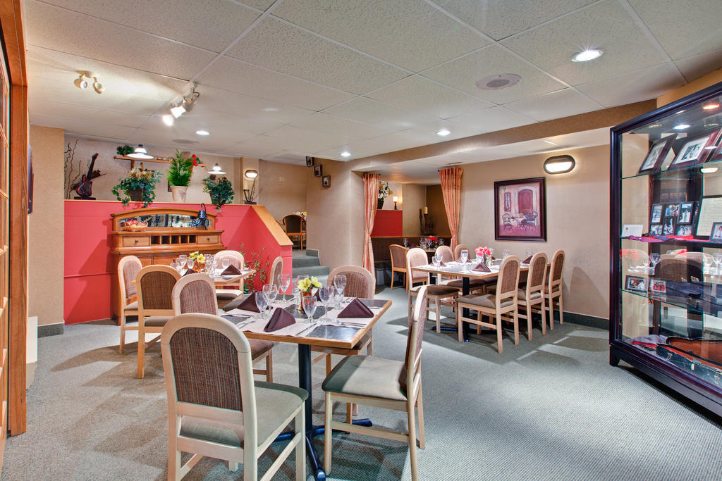 Days Inn By Wyndham Stephenville Restaurant photo