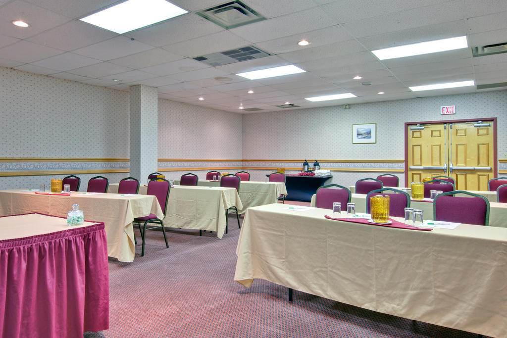 Days Inn By Wyndham Stephenville Facilities photo