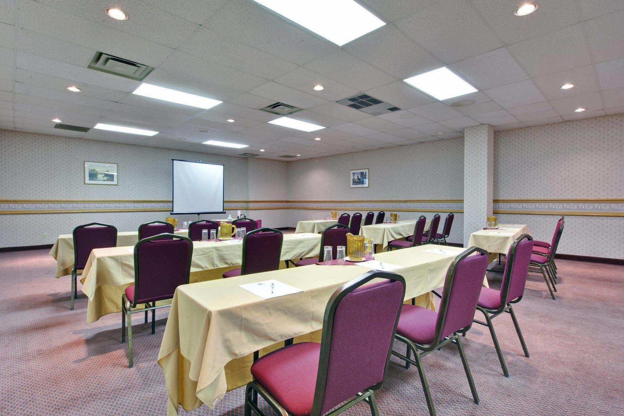 Days Inn By Wyndham Stephenville Facilities photo