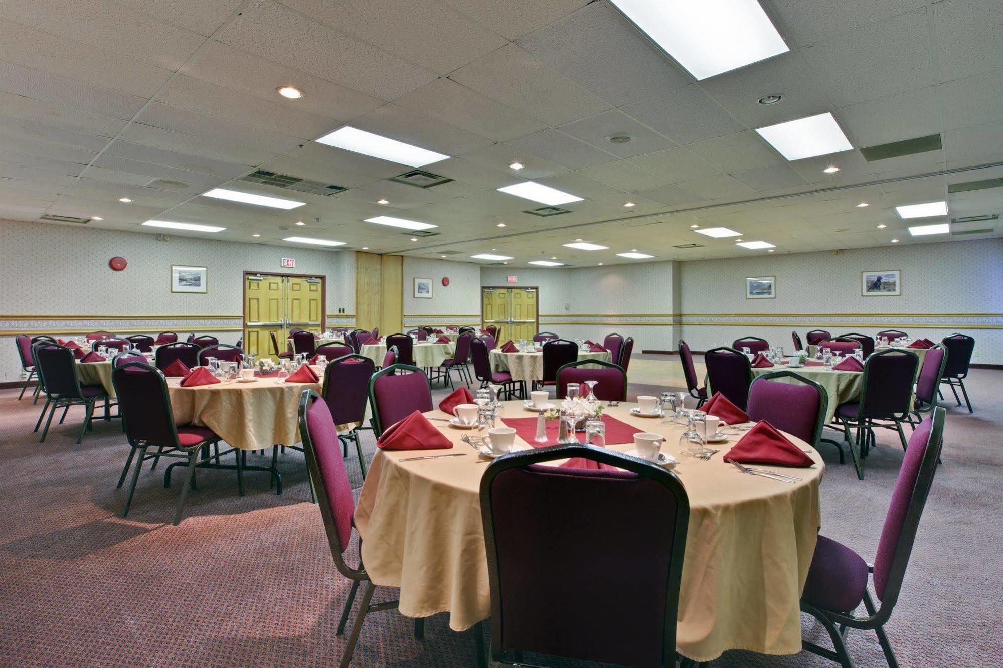 Days Inn By Wyndham Stephenville Restaurant photo