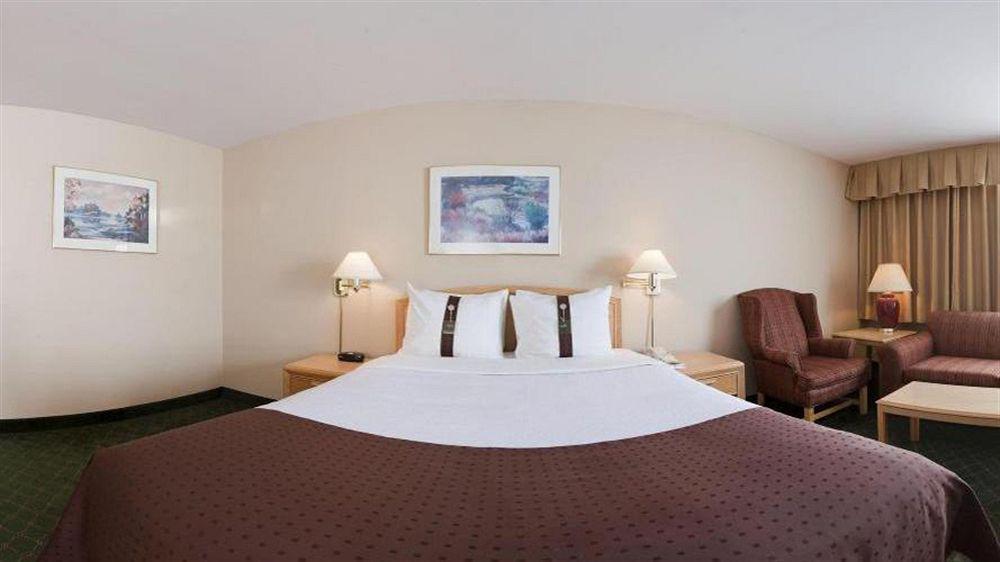 Days Inn By Wyndham Stephenville Exterior photo